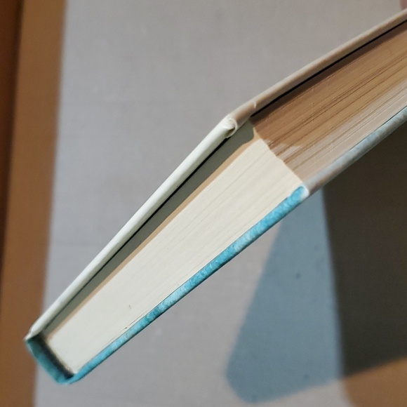 2/$8 The Life-changing Magic of Tidying Up Marie Kondo hardcover book 📚 - Picture 4 of 10